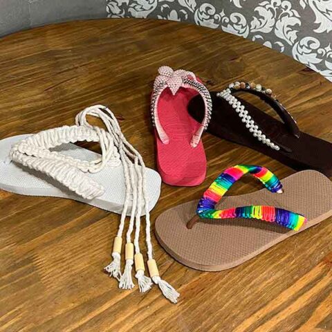 Bijuteria, Chinelo e Peças Decorativas em Contas Acrílicos Com Clecy Galvão